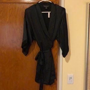 New Victoria secret classic silk robe XS/S